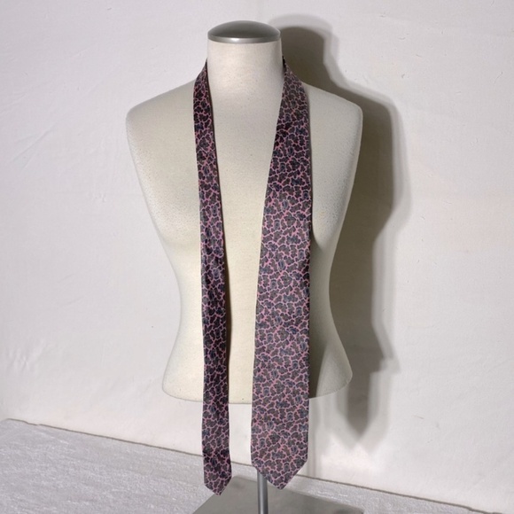 Vintage Harry Rosen Pink Paisley Silk Tie - Picture 1 of 10